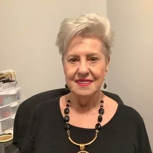 Meet your Posher, Lois